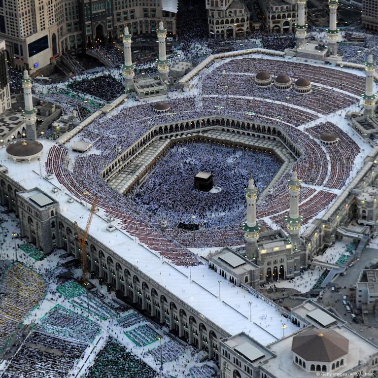 نئے اسلامی سال کے آغاز پر خانہ کعبہ کا غلاف تبدیل