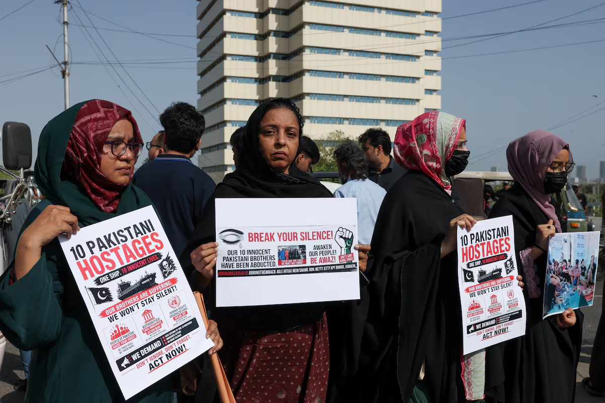 صومالی قزاقوں کے قبضے میں پاکستانی عملہ، نئی ویڈیو میں رہائی کی اپیل