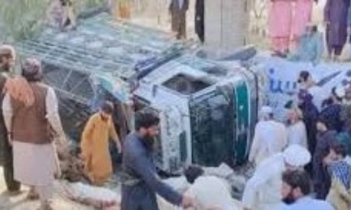 افغانستان کے صوبہ لغمان میں مہاجرین کا ٹرک الٹ گیا، 18 افراد جاں بحق، 30 زخمی